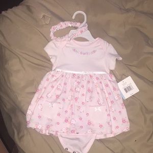 2 piece comes with a head band really cute ❤️